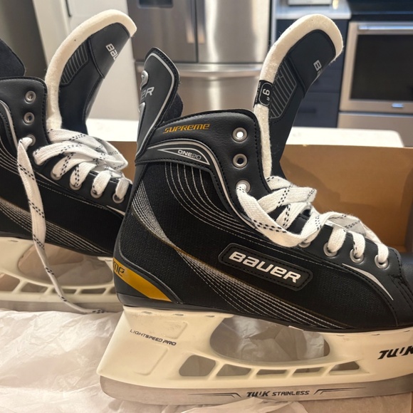 Brand New Bauer Supreme One20 Ice Hockey Skates – Senior Size 9 (Width R) – Mode - Picture 7 of 13
